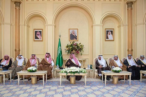 فيصل بن سلمان يكرّم منسوبي جامعة طيبة ويشيد بإنجازاتهم