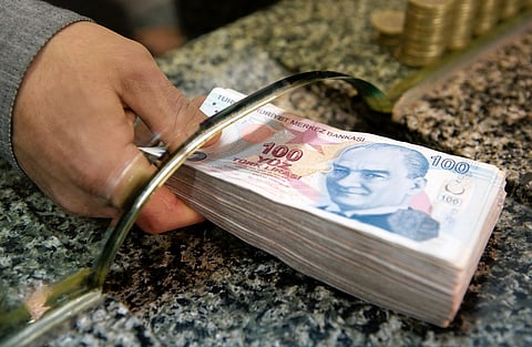 3 قرارات «كارثية» وراء انهيار الليرة التركية 4% في يوم واحد