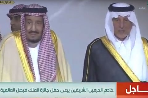 بالفيديو.. خادم الحرمين يصل إلى مقر حفل جائزة الملك فيصل العالمية