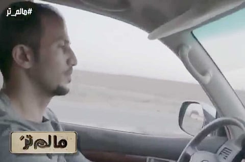 بالفيديو.. رسالة مؤثرة من مواطن «فَقَد قدميه» لمستخدمي الجوال أثناء القيادة