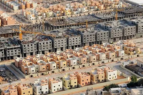 تأكيدًا لانفراد «عاجل»: إيقاف توصيل الكهرباء والخدمات للمساكن المقامة دون صكوك