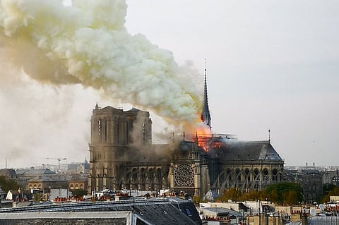 حريق هائل بكاتدرائية نوتردام التاريخية بباريس
