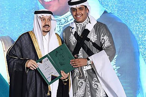 بالصور.. أمير الرياض يرعى حفل تخريج طلاب مدارس الملك فيصل