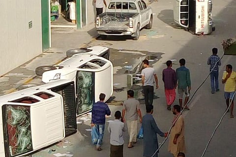 بالصور.. عمال الملاعب بقطر يخربون الشركات احتجاجًا على وقف رواتبهم