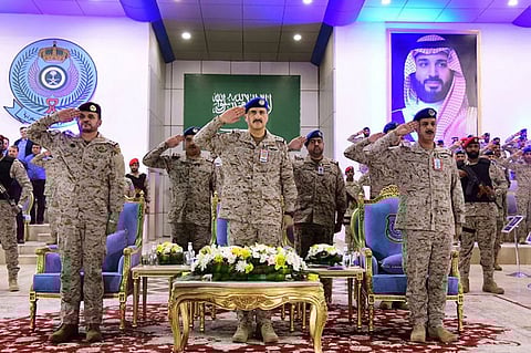 بالصور.. تركي بن بندر يرعى تخريج الدورة 129 من طلبة المعهد الفني للقوات الجوية