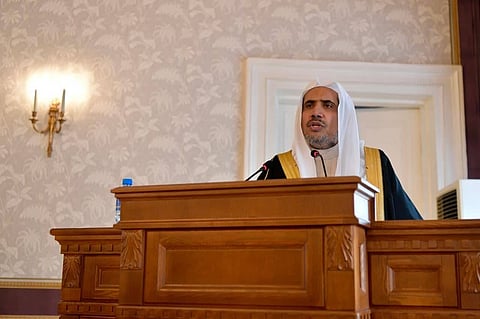 رابطة العالم الإسلامي تطالب بحماية أتباع الأديان ودور العبادة