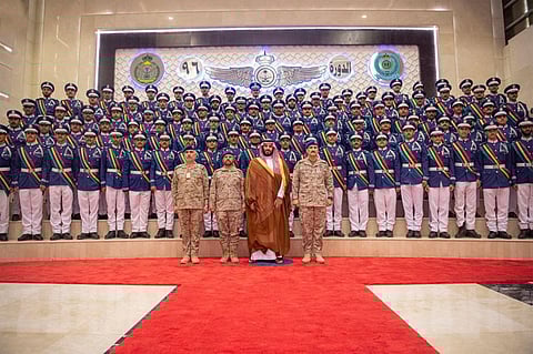 بالصور.. ولي العهد يرعى تخريج الدفعة (96) من كلية الملك فيصل الجوية