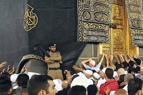 بالصور.. 5 مهامّ لحارس الحجر الأسود