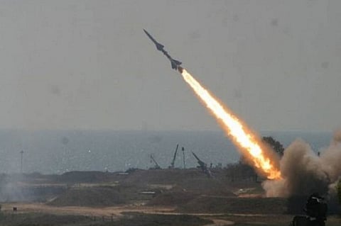 ميليشيا الحوثي الإرهابية تطلق صاروخًا باليستيًا صوب الحديدة