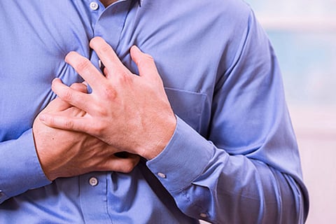 تحذير من «آلام الصدر»: تكشف أزمات صحية خطيرة