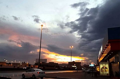 أمطار رعدية ورياح نشطة على 5 مناطق بالمملكة.. الإثنين