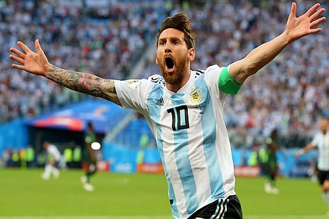 أسطورة منتخب الأرجنتين يتهم ميسي بالأنانية
