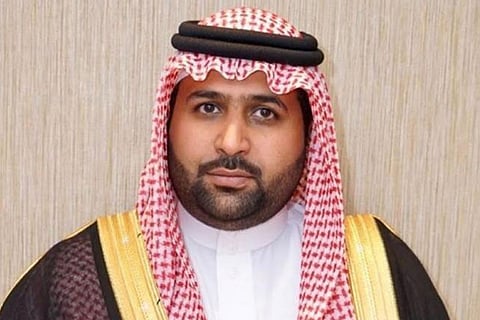 نائب أمير جازان ينقل تعازي القيادة لذوي الشهيد حسن محرزي