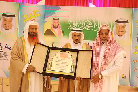 بالصور.. قبيلة آل الجريبي تكرِّم ذوي شهداء وجرحى أبطال الحد الجنوبي