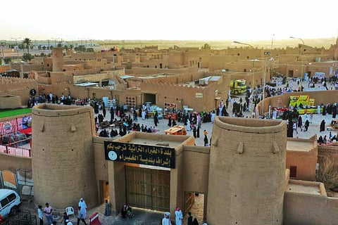 بالصور.. الحياة تعود من جديد لبلدات القصيم التراثية خلال احتفالات العيد