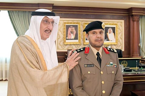 بالصور.. أمير جازان يقلِّد مدير شرطة المنطقة رتبة «اللواء»