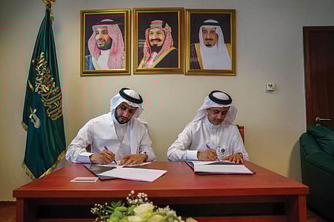 مذكرة تفاهم لنقل أمتعة الحجاج من صالات الحج بمطار الملك عبدالعزيز إلى مساكنهم