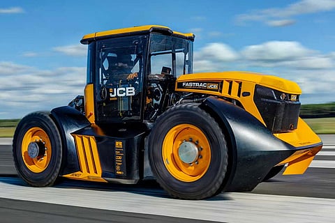 جرار بقوة 1000 حصان يحطم الرقم القياسي للسرعة