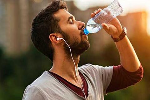 هل تتناول مواد بلاستيكية؟!.. دراسة حديثة توضح التفاصيل