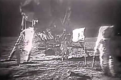 مزاد لبيع أول تسجيلات للهبوط على القمر.. و«ناسا» تستعدّ بملايين الدولارات