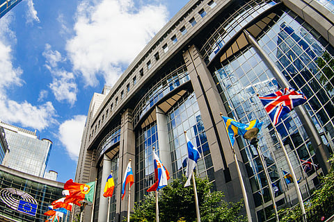 المفوضية الأوروبية تحذِّر إيران: توقفوا عن خرق الاتفاق النووي