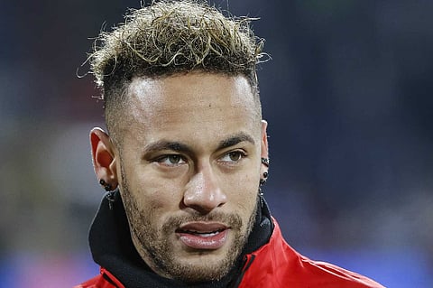 نيمار يلمِّح للعودة إلى برشلونة بارتداء قميص النادي الكتالوني