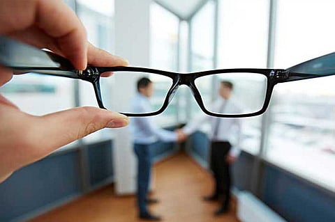 10 أسباب لـ«الرؤية الضبابية».. وخبراء يحددون طريقة التعامل معها