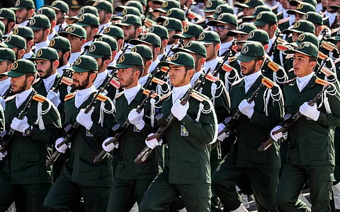 بالأسماء.. صحفي إيراني يكشف فساد استخبارات الحرس الثوري والقضاء