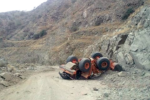 بالفيديو.. طريق «العزة-آل محمد» بالداير 10 سنوات تعثرًا.. و150 قرية تتضرر