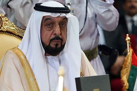 خادم الحرمين يتلقى برقيات تعزية من قيادة الإمارات في وفاة الأمير بندر بن عبدالعزيز