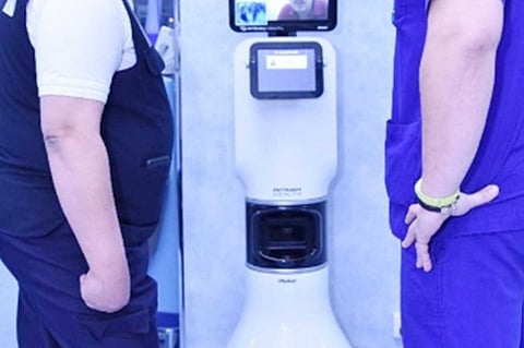 للمرة الأولى في موسم الحج.. «روبوت» للاستشارات الطبية بمستشفيات منى