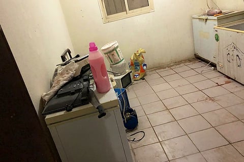 بالصور.. ضبط شقة تُستخدم كمستودع لحوم غير مطابق للمواصفات بالجبيل