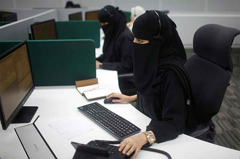 مصادر «عاجل»: تحديثات لقراري ضوابط التأنيث والتوطين بالأسواق وتنظيم بيئة عمل المرأة