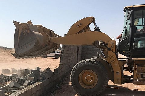 بالصور.. إزالة استراحة عشوائية وأحواش على أراضٍ حكومية بـ«رحاب الطائف»