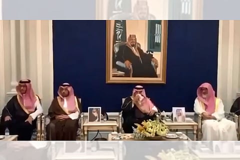 بالفيديو.. أمير الرياض يغالب دموعه عند ذكره وصايا والده الراحل