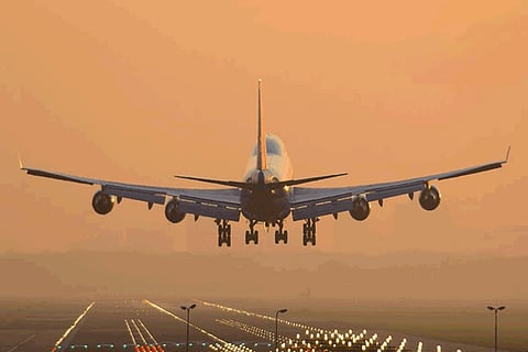 «فنجان قهوة» يدفع قائد طائرة للهبوط بها اضطراريًّا