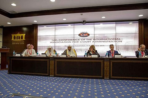 ديوان المظالم يبحث مع خبراء دوليين استراتيجيات فعَّالة لمتابعة الأداء القضائي