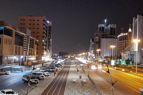 بلدية الخبر تبدأ مشروع «ممشى البحيرة» بالعزيزية