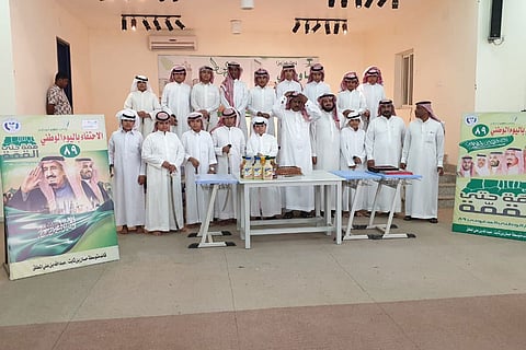 بالصور.. تدريب 32 طالبًا على العرضة بمتوسطة حسان بن ثابت في حائل