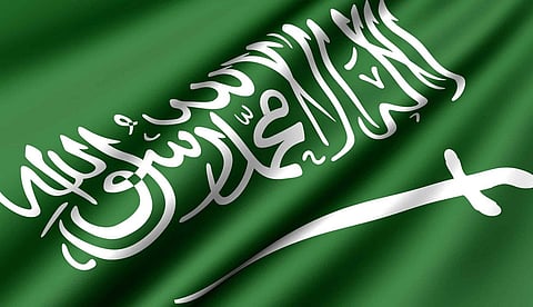 «دارة الملك عبدالعزيز» تفند الادعاءات المغلوطة عن العلم السعودي