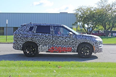 ميتسوبيشي أوتلاندر 2021 تظهر لأول مرة أثناء اختبارها