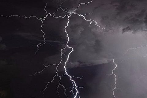 الأرصاد: أمطار رعدية وعوالق ترابية على مكة والمدينة