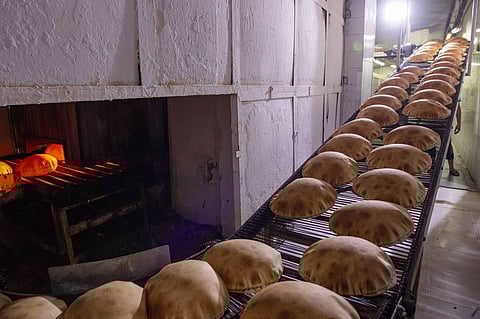 بعد تدخل الحريري.. المخابز اللبنانية تعلّق إضرابها 48 ساعة