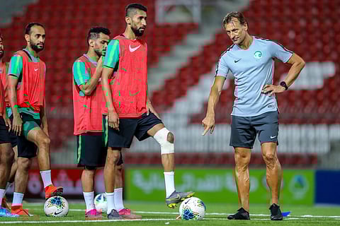 سلمان الفرج يقود «الأخضر» في مواجهة منتخب فلسطين