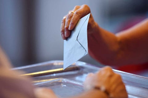 آلاف الجزائريين يرفضون الانتخابات الرئاسية.. وبن صالح يتعهد بالتصدي لمحاولات الإخلال بالمسار الانتخابي