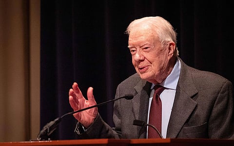 إصابة الرئيس الأمريكي الأسبق كارتر بكسر في الحوض إثر سقوطه مجددًا في منزله