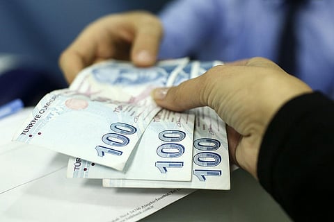 الليرة التركية تعاود الانخفاض بعد قرار البنك المركزي