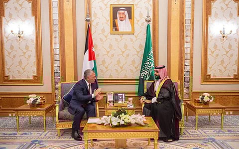 ولي العهد يستعرض عددًا من الموضوعات الاستثمارية مع ملك الأردن
