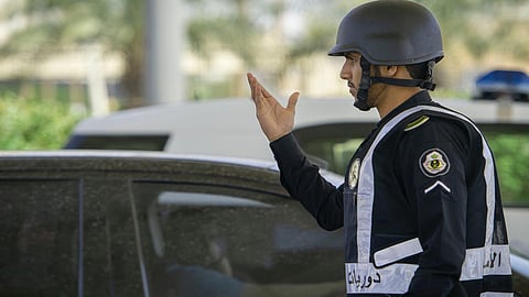 ضبط مرتكبَيْ سرقة منازل بالقصيم.. استوليا على أسلحة وأموال ومجوهراتٍ