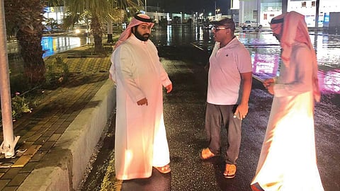 بالصور.. نائب أمير جازان يقف ميدانيًا على حالة الأحياء والميادين بعد هطول الأمطار